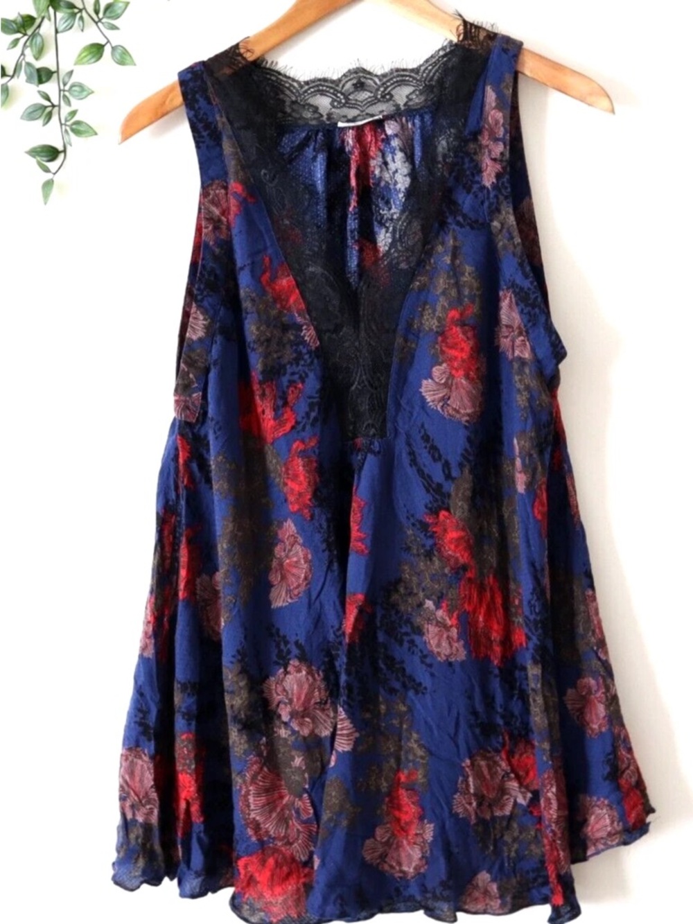 Free People Navy Floral Lace-Trim Swing Cami! Size XS! Gorgeous!